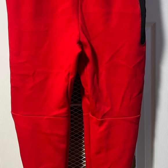 Men’s Nike Tech Joggers CU4495-657 Gymred size med excellent preowned condition - Picture 3 of 6